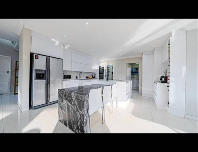 5 BEDROOM HOUSE FOR SALE IN EYE OF AFRICA